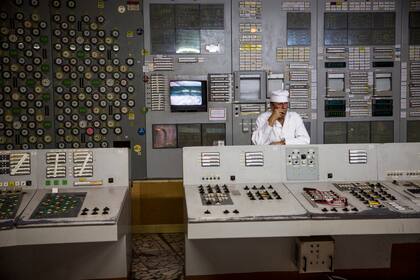 La sala de control de la planta nuclear, en uso