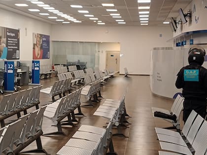La sala de espera del banco donde murió el hombre que se atragantó con un chipá