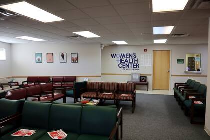 La sala de espera del Centro de Salud de las Mujeres, la única clínica en Virginia Occidental que realiza abortos, el 29 de junio de 2022. (AP Foto/Leah Willingham)