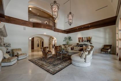 La sala de estar de la espectacular mansión