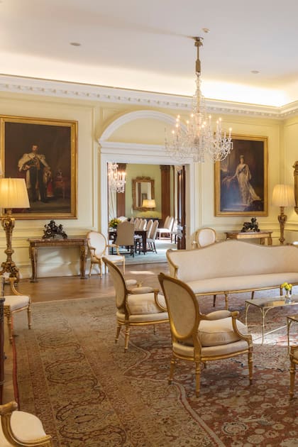 La sala de estar, en el primer piso o "piso nobile" de la Residencia Británica