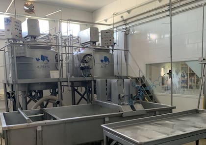 La sala de la fábrica incorpora tinas doble O, de última tecnología, que ayuda a mejorar los procesos sin perder la condición artesanal