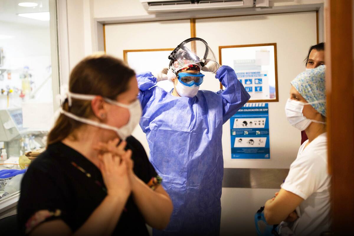 Sala de terapia intensiva para pacientes con COVID en el hospital Posadas