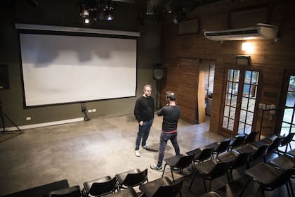 La sala del fondo de esta casona del Abasto