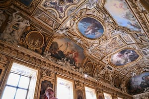 El Louvre reabrió la galería de Apolo, pasados nueve meses del robo a su anterior colección