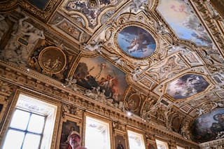 El Louvre reabrió la galería de Apolo, pasados nueve meses del robo a su anterior colección