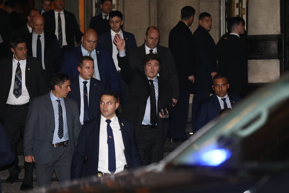 La salida de Javier Milei del Teatro Colón