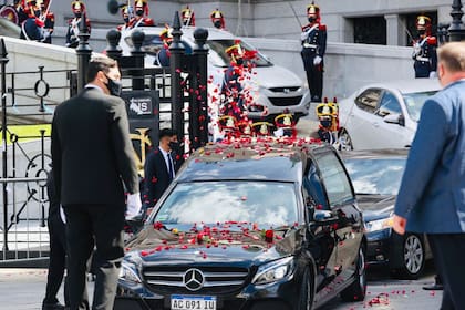 La salida de los restos del ex presidente desde el Congreso