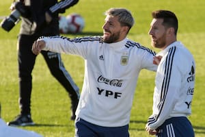 La salida de Messi de Barcelona: el posible acuerdo con Manchester City por tres años más dos en la MLS. Messi y Agüero.