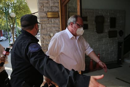 La salida del juez Martín Bava del Juzgado Federal de Dolores, el jueves pasado, cuando se frustró la indagatoria a Macri