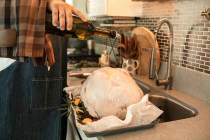 La salsa gravy requiere tres tazas de jugo de cocción de cualquier carne y sirve para sazonar el pavo (Pexels/RDNE Stock project)