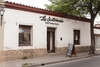 La Salteñería queda en las inmediaciones del Convento de San Bernardo.