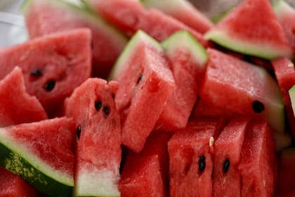La sandía aporta vitaminas C, E y del complejo B, además de cantidades de betacaroteno, provitamina A, calcio, hierro, magnesio y potasio