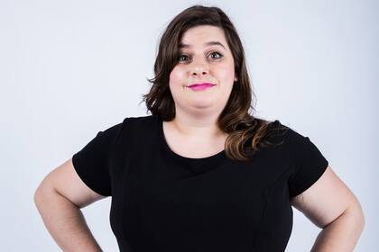 La santafesina Laila Roth define su humor como autoreferencial; en su show Genia capa bueno chau reivindica el "humor pavote"