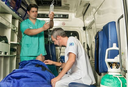 La saturación de los centros de salud por la epidemia de dengue aumentaron un 18% en los últimos 15 días el tiempo de espera de camas para traslados