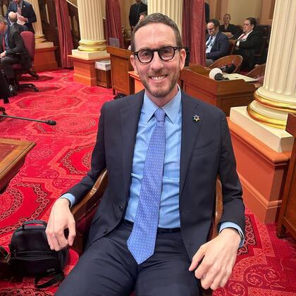 La SB961, que fue impulsada por el senador Scott Wiener y busca implementar tecnología de asistencia en los vehículos nuevos a partir de 2030