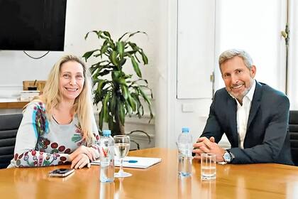 La secretaria de la Presidencia, Karina Milei, y Rogelio Frigerio, el gobernador de Entre Ríos