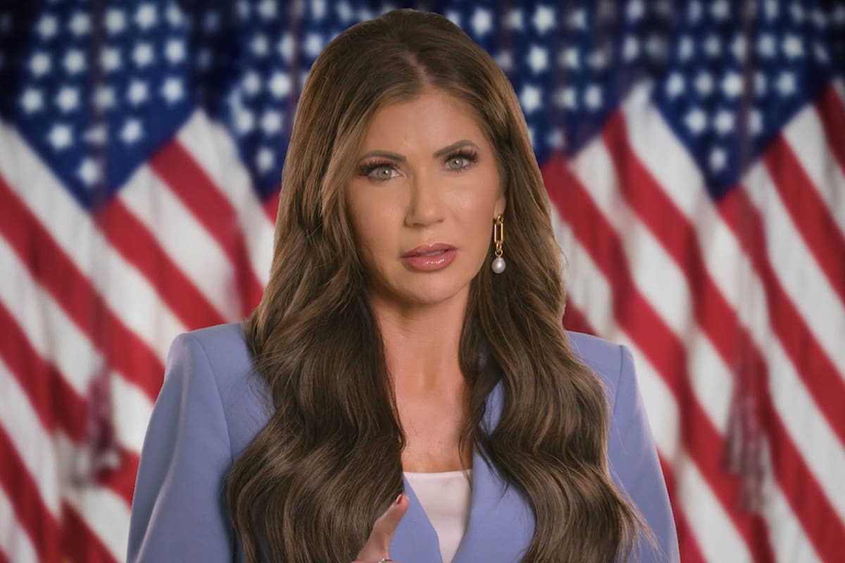 La Secretaria del Departamento de Seguridad Nacional, Kristi Noem, encabezó una multimillonaria campaña para advertir a aquellos que planeen ingresar a EE.UU. de manera ilegal que "ni lo piensen"