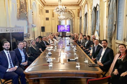 La mesa de dirigentes porteños de LLA que reunió Karina Milei en la Casa Rosada