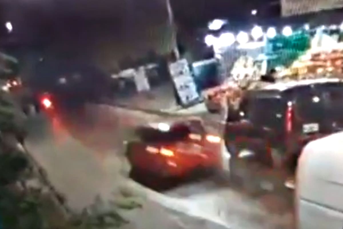 La secuencia del robo y el choque quedó grabada en cámaras de seguridad