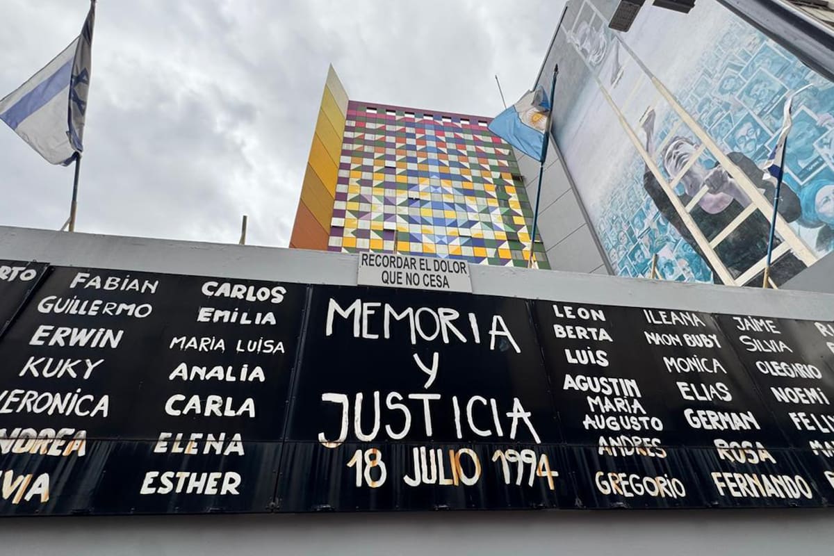 La sede de la AMIA mantiene su pedido de justicia por el atentado de 1994