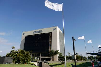 La sede de la Conmebol, el recinto de la decisión que esperaban River y Boca