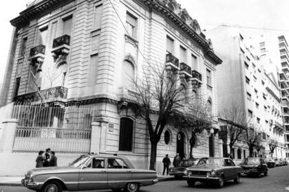 La sede de la embajada de Israel antes del atentado en la calle Arroyo 910