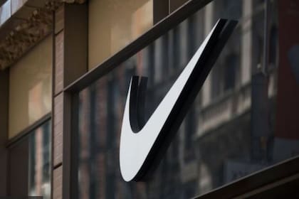 La operación de Nike en la Argentina pasó a manos del grupo panameño Harari; la transacción no incluye la salida de la marca ni el cierre de locales