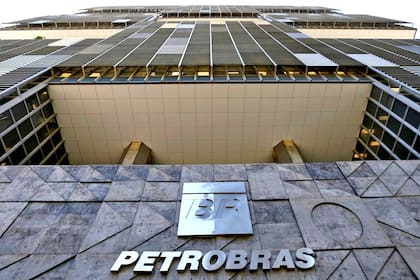 Petrobras le apunta un grupo de empresas por supuestos "daños morales colectivos"