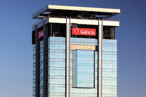 El Galicia festejó sus 120 años y pidió que se elimine el impuesto al cheque