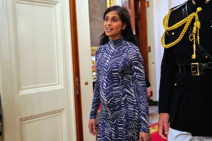 La segunda dama, Usha Vance, llega a un evento del Mes de la Historia de la Mujer en el Salón Este de la Casa Blanca