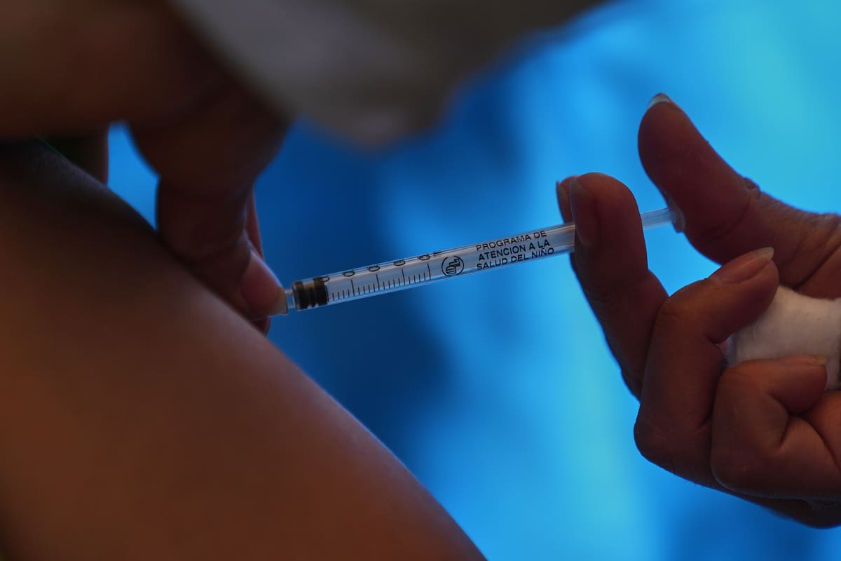 La segunda dosis de la vacuna triple viral deberá ser dada entre los 15 y 18 meses de edad