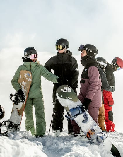 La segunda jornada estuvo dedicada a la comunidad, con un Community Riding junto a atletas y embajadores de The North Face que convocó a esquiadores y snowboarders a compartir una jornada en la montaña.