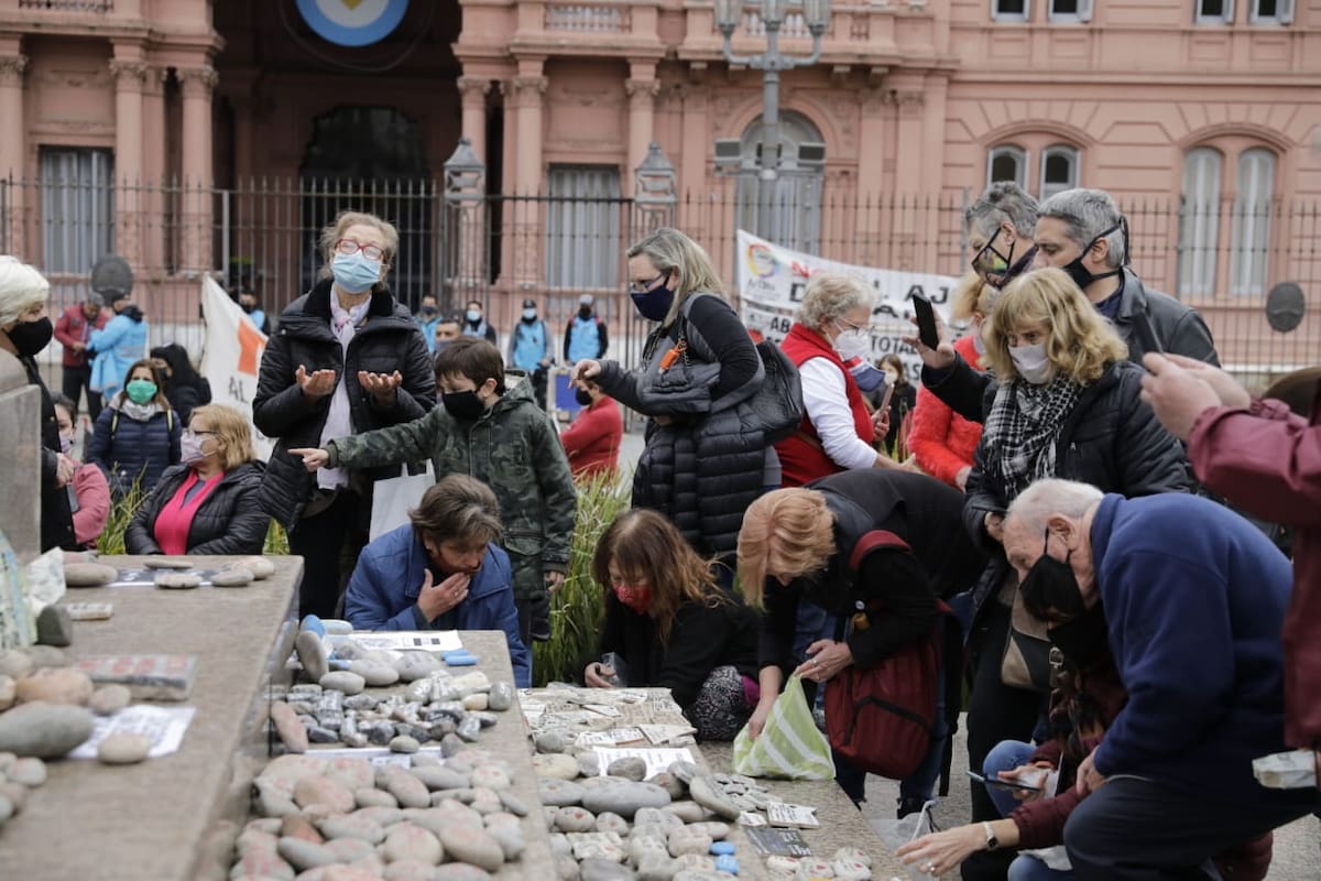 La segunda marcha de las piedras en Plaza de Mayo