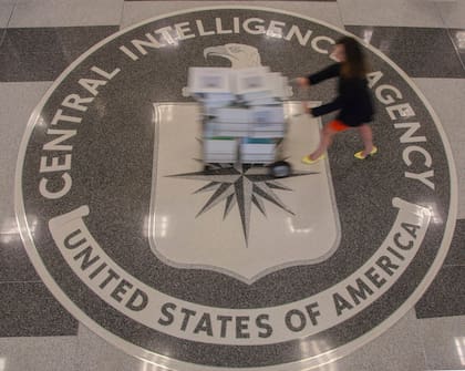 La seguridad de la CIA reaccionó de inmediato y bloqueó el acceso al predio