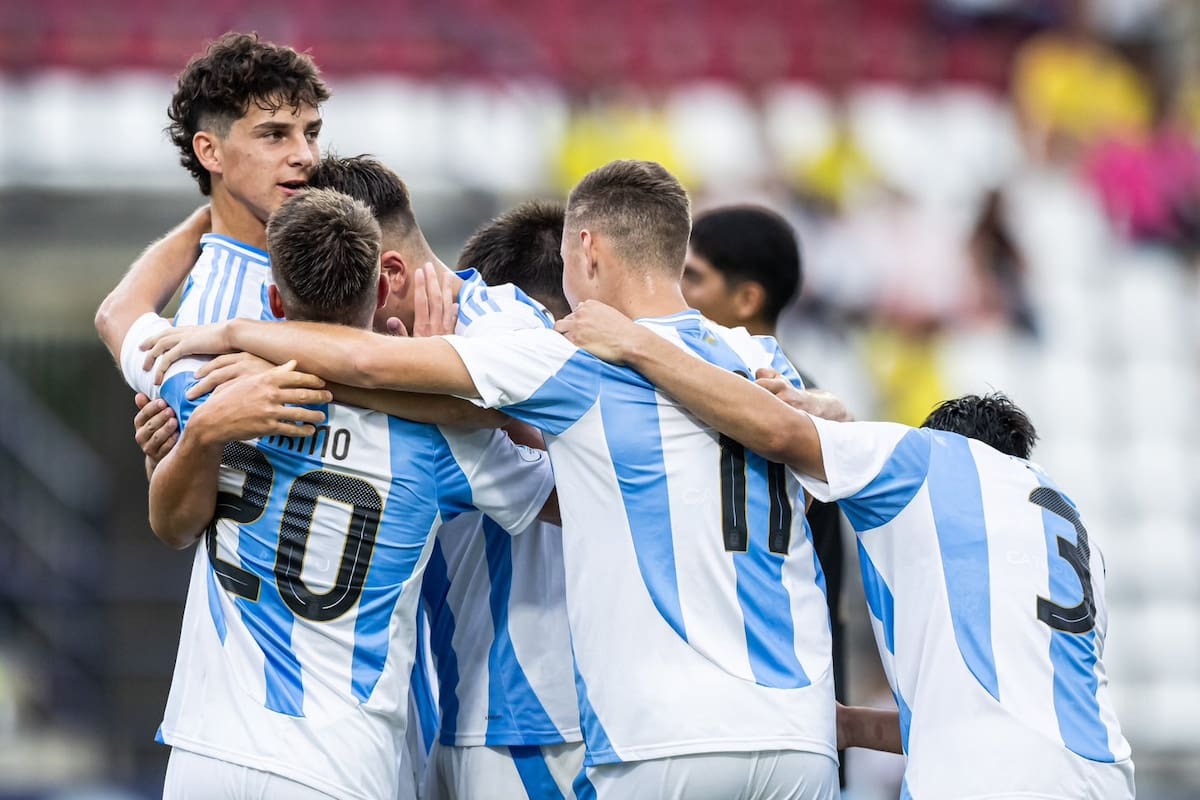 La selección argentina busca cerrar el Sudamericano de la mejor manera y con una sonrisa