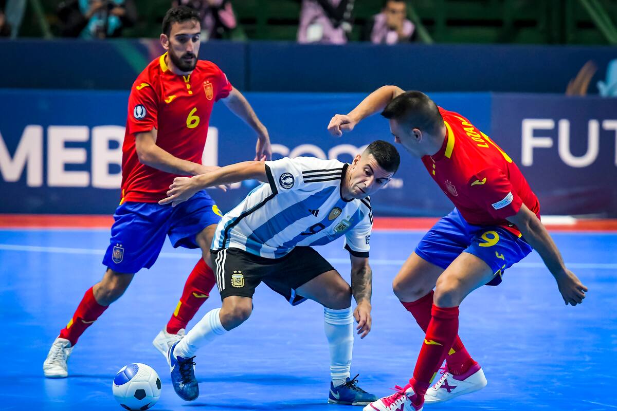 La selección argentina de futsal perdió con España en el segundo turno de la primera jornada