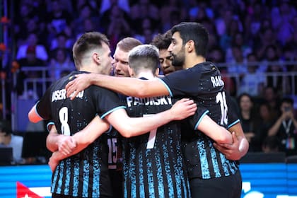 La selección argentina de vóleibol masculino se ubica en zona de clasificación a los cuartos de final, aunque restan cuatro partidos
