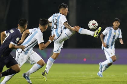 La selección argentina debutó en el Preolímpico Sub 23 con un empate frente a Paraguay