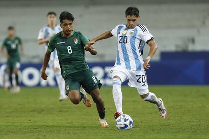 La selección argentina derrotó a Bolivia 1 a 0 y es la única con puntaje perfecto en el torneo