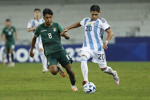 La selección argentina derrotó a Bolivia 1 a 0 y es la única con puntaje perfecto en el torneo