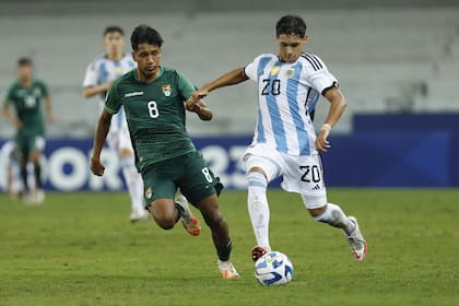 La selección argentina derrotó a Bolivia 1 a 0 y es la única con puntaje perfecto en el torneo