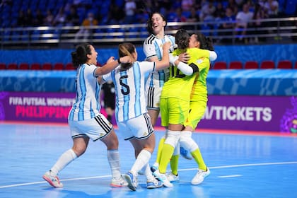 La selección Argentina femenina de futsal ganó sus primeros dos partidos, es líder de su grupo y ya está clasificada a cuartos de final del Mundial de la FIFA