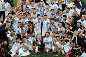 La selección argentina festejó la copa en 2021 y sueña con repetir: debuta este jueves, después de la apertura