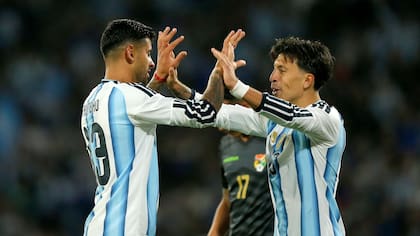 La selección argentina golea a Bolivia en Córdoba