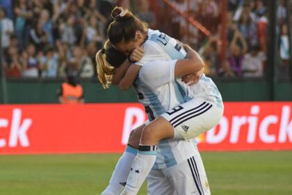 La selección argentina goleó a Panamá 4-0 en la cancha de Arsenal