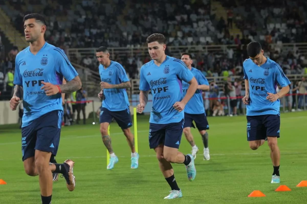 La selección argentina hizo un entrenamiento abierto en Emiratos Árabes Unidos