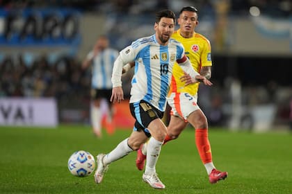 La selección argentina igualó ante Colombia 1 a 1 en su último partido como local en el estadio Monumental