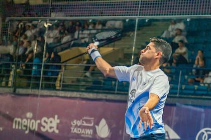 La selección argentina masculina de pádel ganó las dos series que disputó hasta este martes