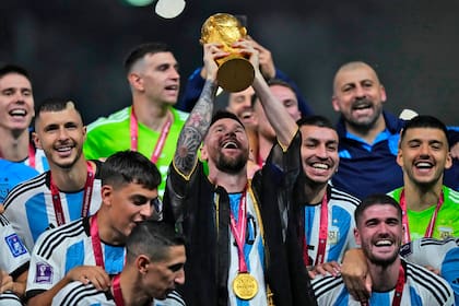 La selección argentina se consagró campeón de la Copa del Mundo de Qatar 2022: una imagen eterna